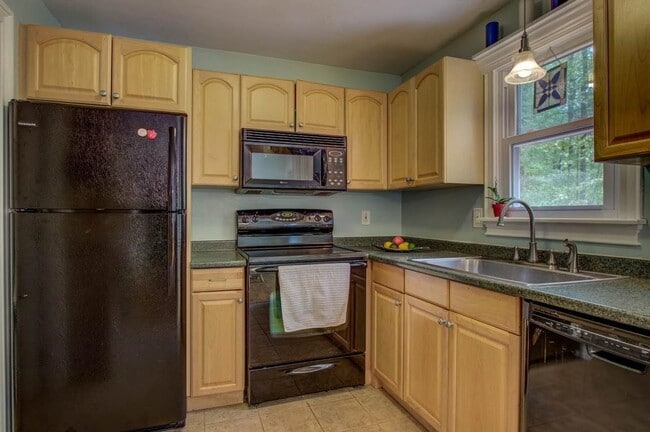 Photo - 99 Winnicutt Rd Unit 6