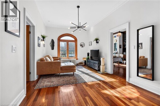 Photo - 183 James St S Unit 2