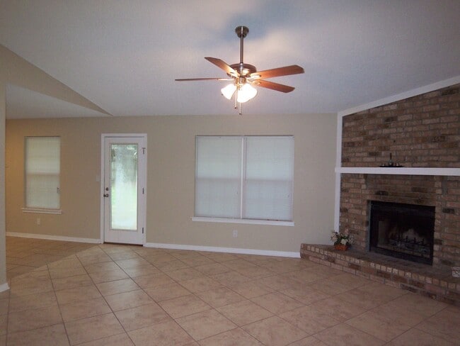 Photo - 727 Valley Ridge Way