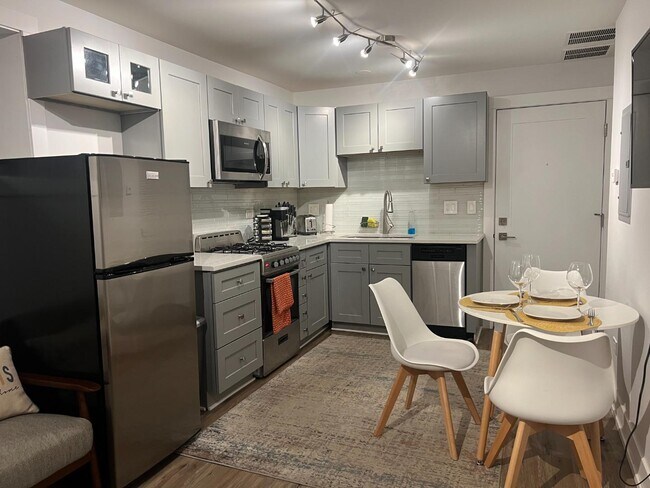 Building Photo - 1246 N Artesian Ave Rental