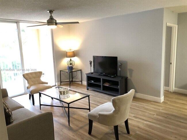 Photo - 19801 E Country Club Dr Unidad 4406