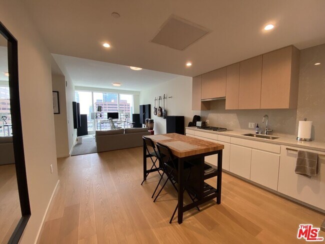 Photo - 877 Francisco St Unit 2407