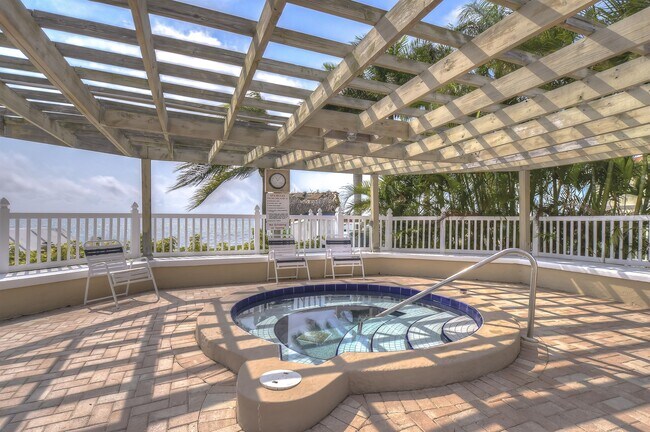 6322 Palma Del Mar Blvd S