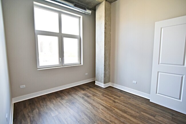 Photo - 3833 N Broadway Unit 615