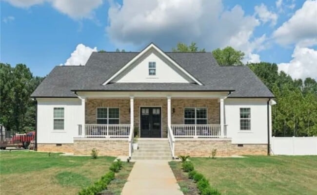 Building Photo - Very Spacious, Almost New 3/2.5 Available Now