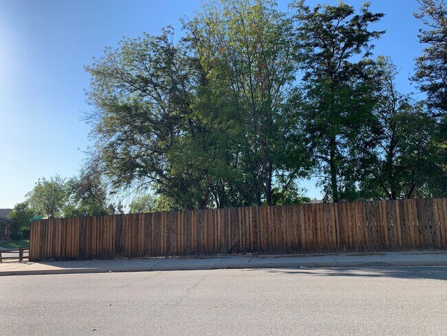 Photo - Beautiful 5 br(2 master) 3 bath house, gra...