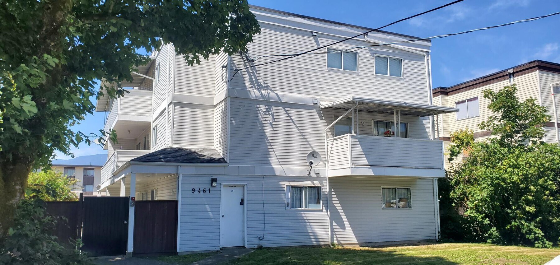 Photo - 9461-9461 College St