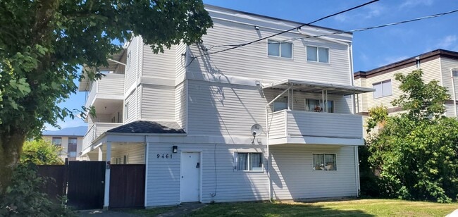 Building Photo - 9461-9461 College St