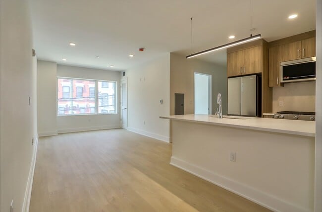 Building Photo - 303 Madison St Unit 201