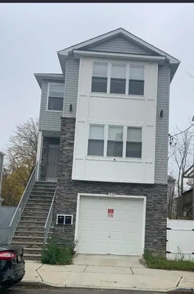 Photo - 420 S 10th St