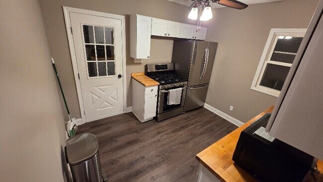 Photo - 7318-7320 Wakefield Ave Unit 7318