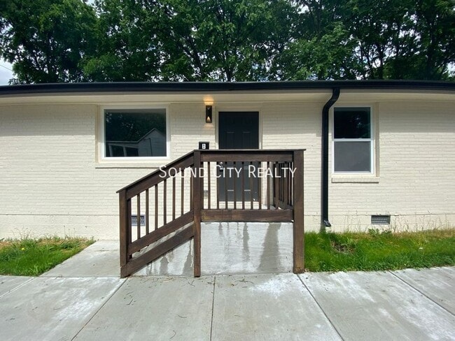 Building Photo - 1905 Hermosa St Unit B