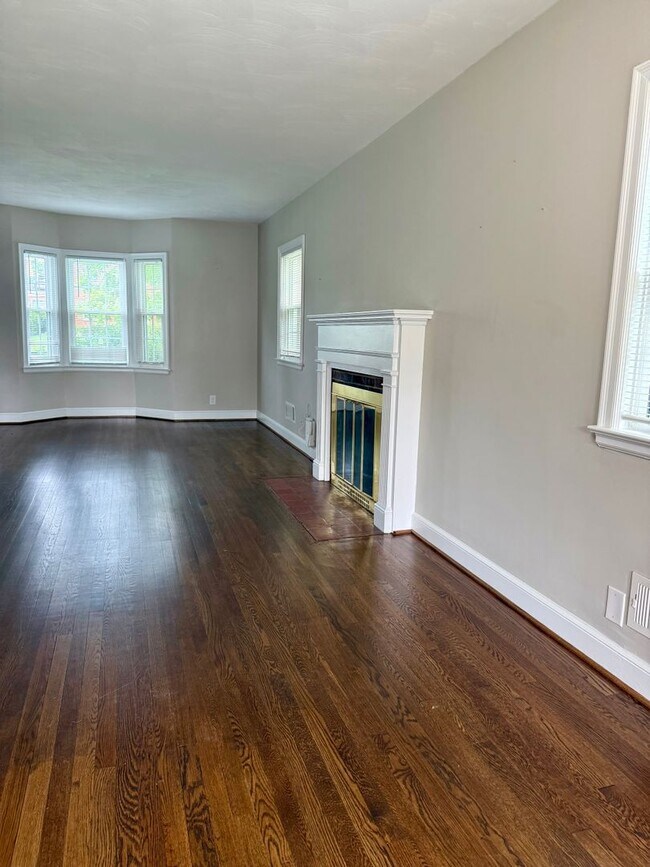 Photo - 1914 Avon Rd SW