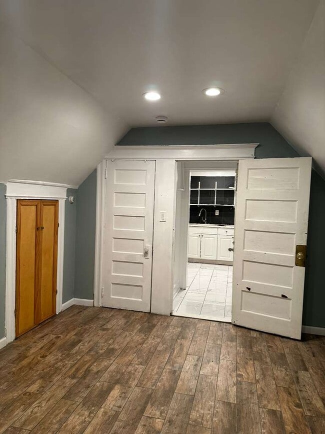 Photo - 305 Woodside Ave Unidad 3rd floor