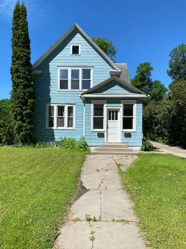 Charming 2 Bedroom Upper-Level Duplex on B... - Charming 2 Bedroom Upper-Level Duplex on B... House