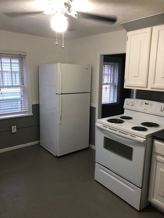 Photo - 1718 E Avenue B Unit 1718 E Ave B - Main