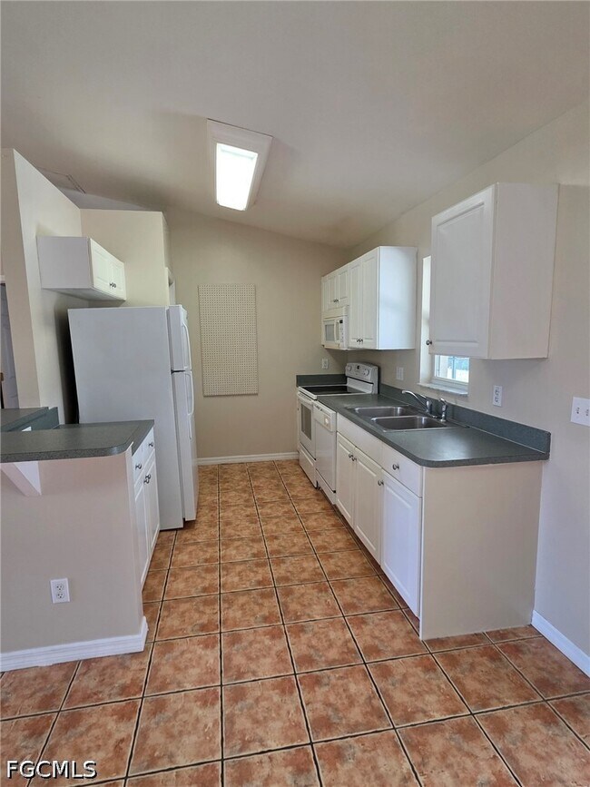 Photo - 3732 16th St W