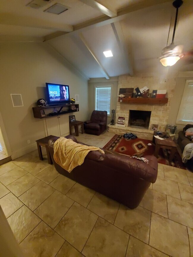 Photo - 3/2 in Southwood Valley