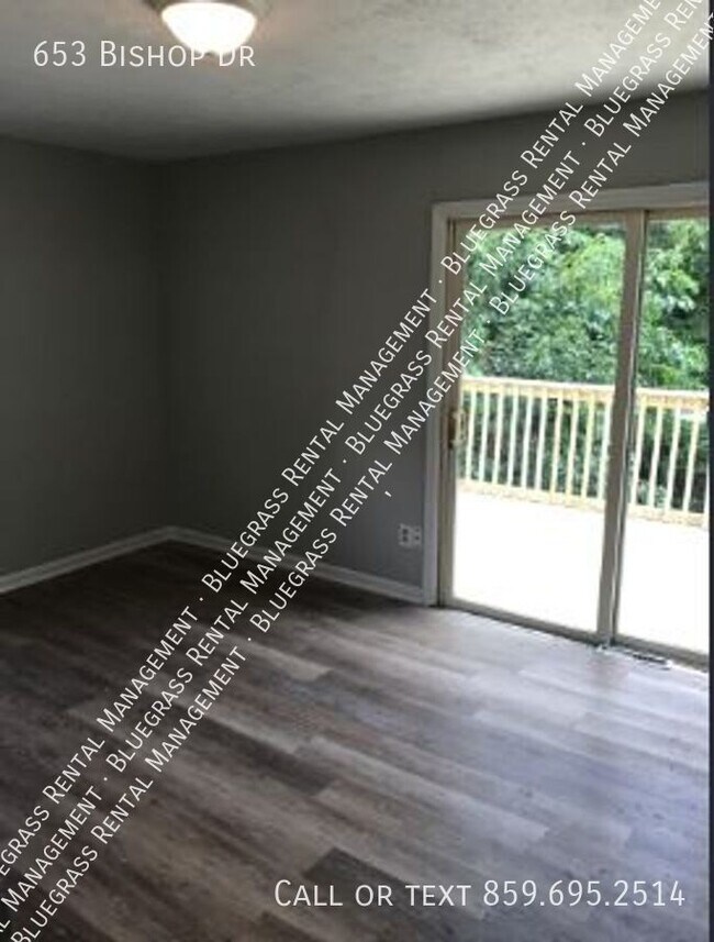 Photo - 653 Bishop Dr