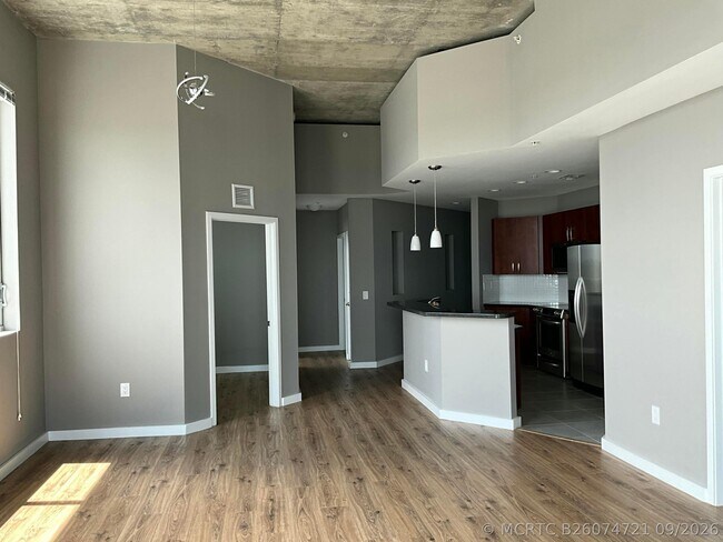 300 S Australian Ave Unidad 1613