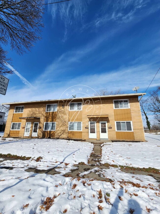 Building Photo - "Charming 2-Bedroom Retreat with Spacious 1000 Sq Ft in Toledo – Ideal for Comfortable Living!" Unit #4