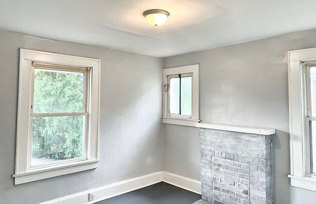 Photo - 1438 Rowland Ave NE