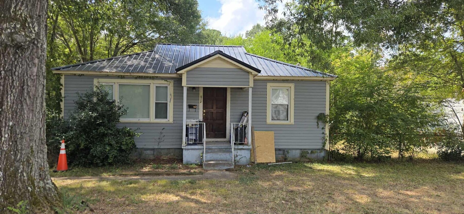 Photo - 612 Ledford St