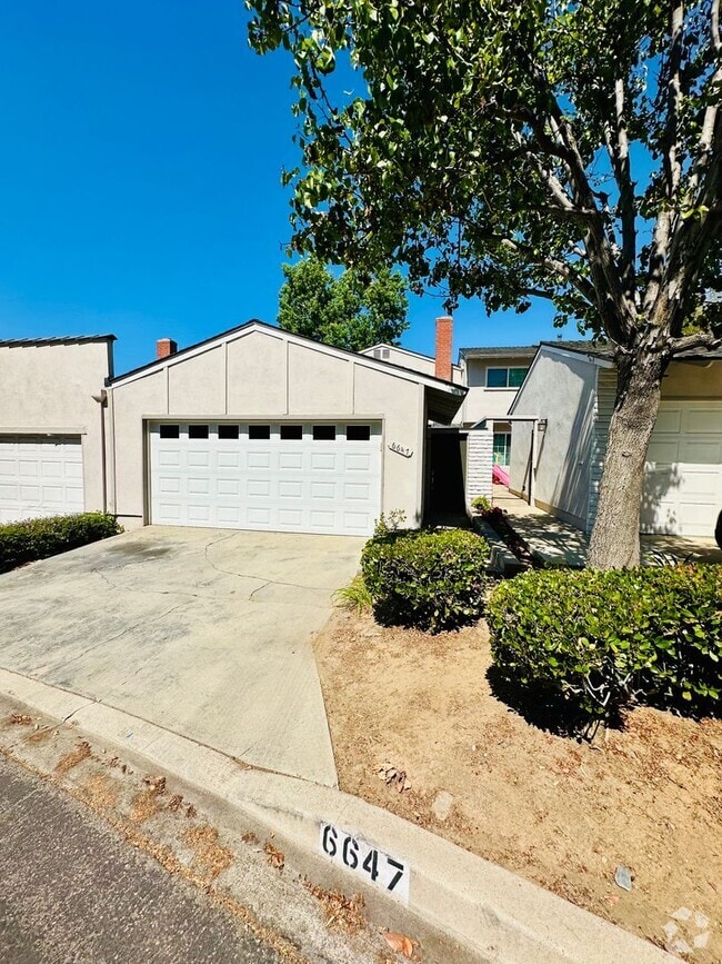 Building Photo - 3 bedroom 2.5 Bath Townhome in Yorba Linda