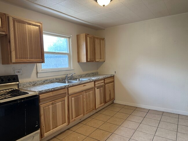 Photo - 975 Jones Dr Unit A