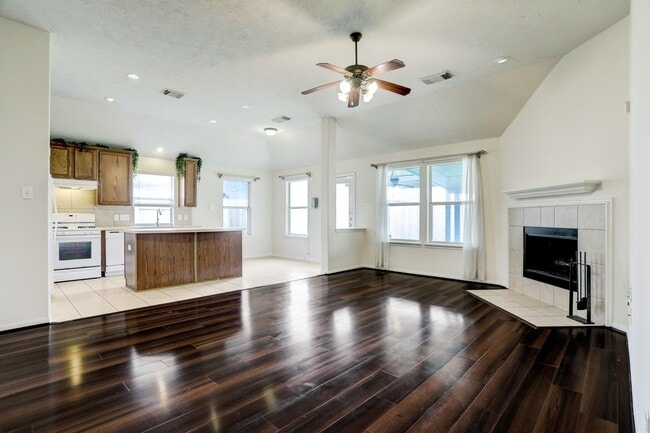 7605 Waterlilly Ln