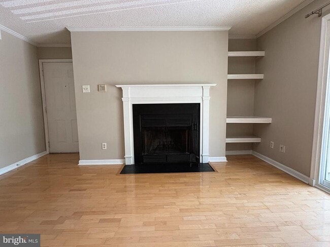 Building Photo - 1540 Lincoln Way Unit 201