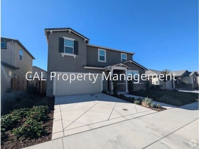 Building Photo - Beautiful 5 Bedroom Home in Hollister