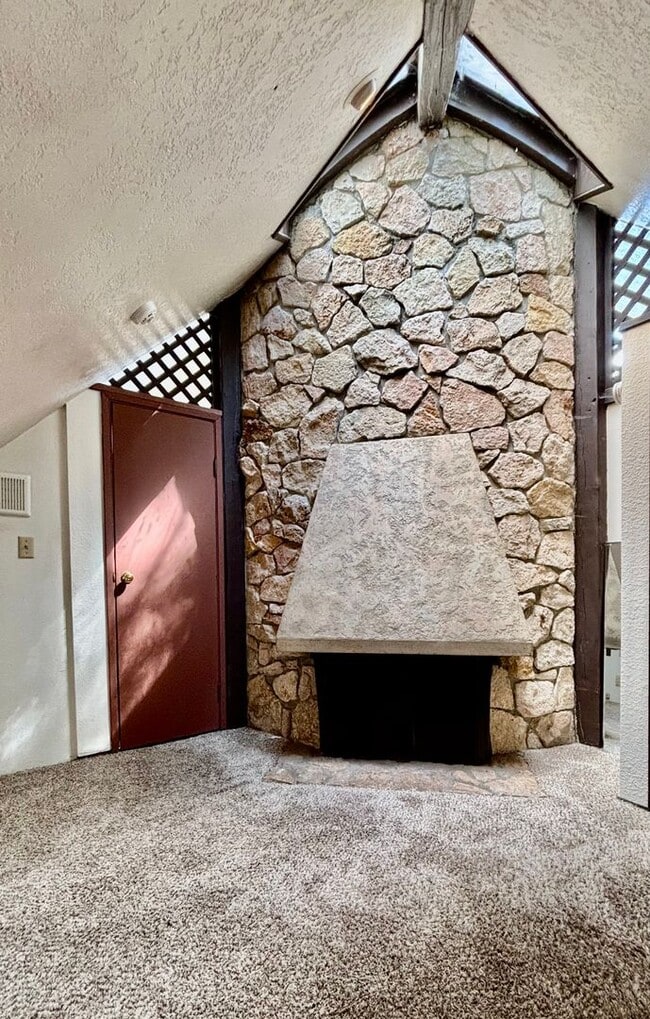 Photo - 2 Bed / 2 Bath Lakeview Bellevue cottage $3,295/month