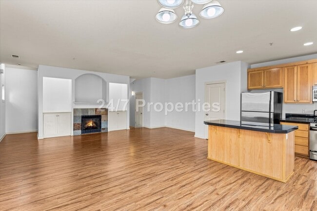 Building Photo - *MOVE-IN SPECIAL!* 3 BD I 2.5 BA Beaverton Townhome