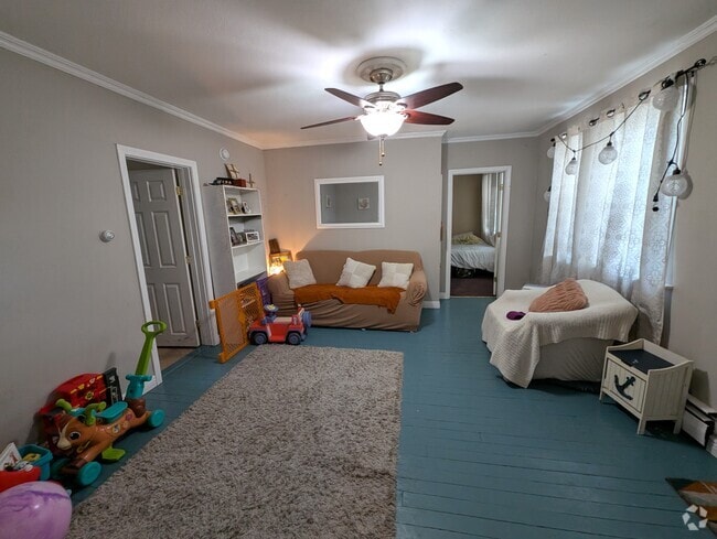 Building Photo - 25 Noyes Ave Unit 1 Rental