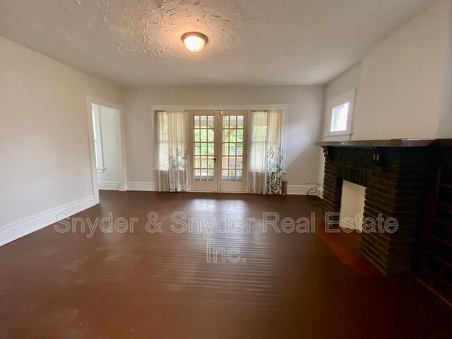 Photo - 400 Cloverdale Ave