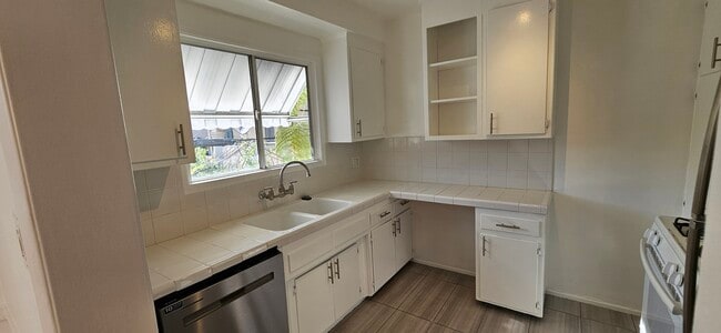 1227 S Holt Ave
