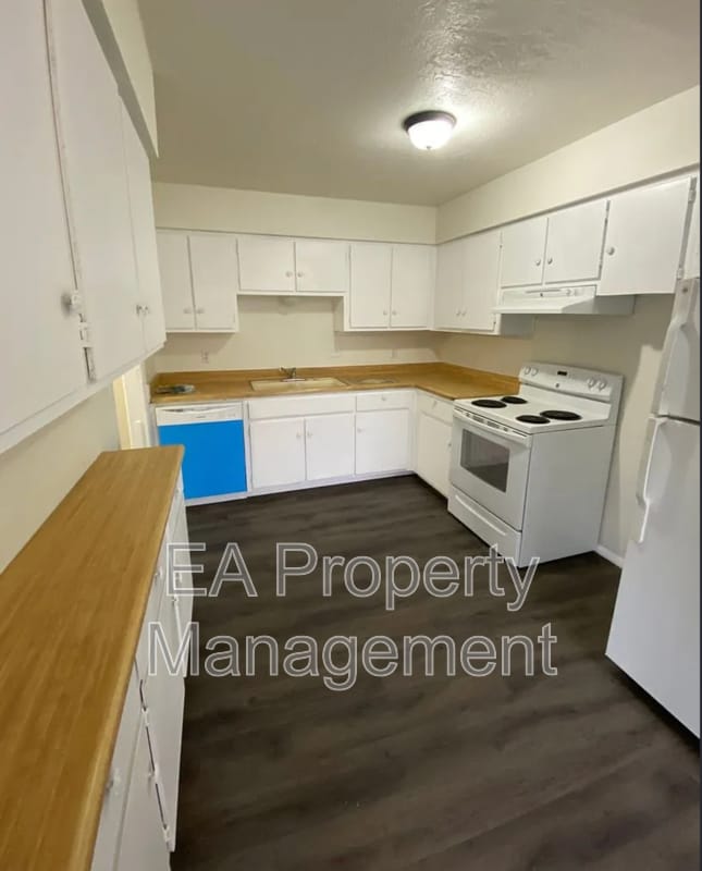 Photo - 12912 Marva Pl SE