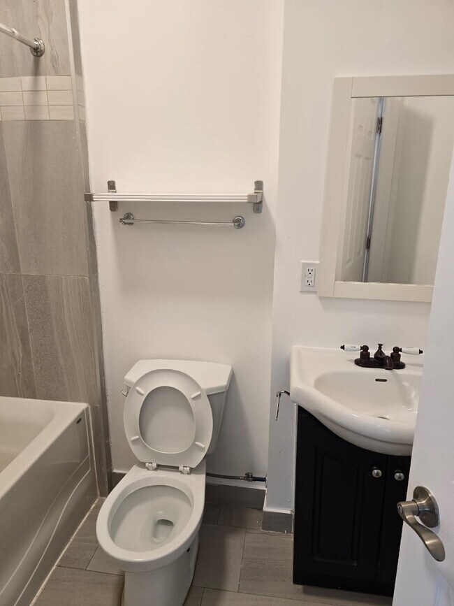 Photo - 150 Young St Unit 1