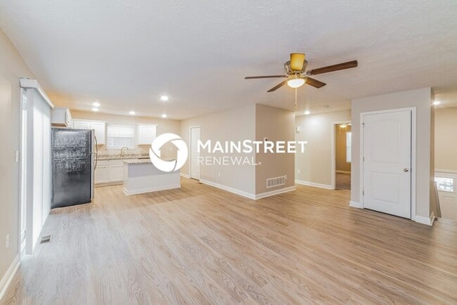 4 Bedroom Pet-Friendly Home in Shepherdsville, KY with Main Street Renewal