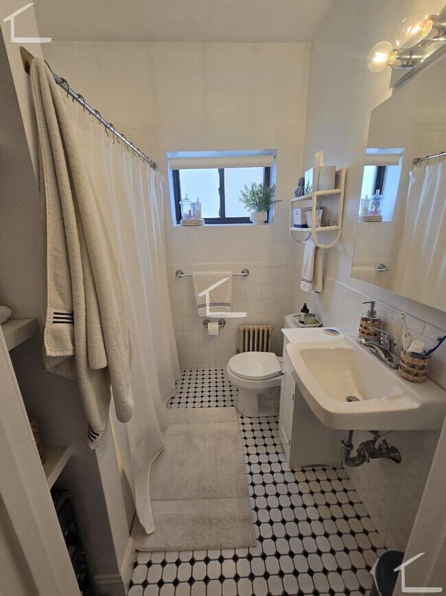 Photo - 1Br/1Bth, Laundry in building! Heat/Hot Water included!