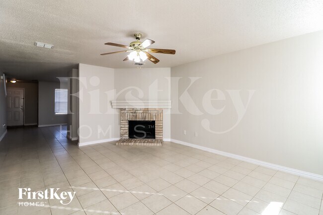 Photo - 3913 Fox Run Dr