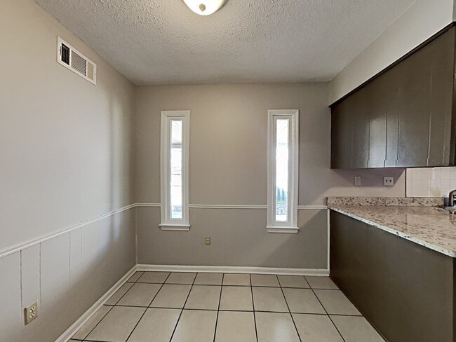 Photo - 8401 Southernwood Cove