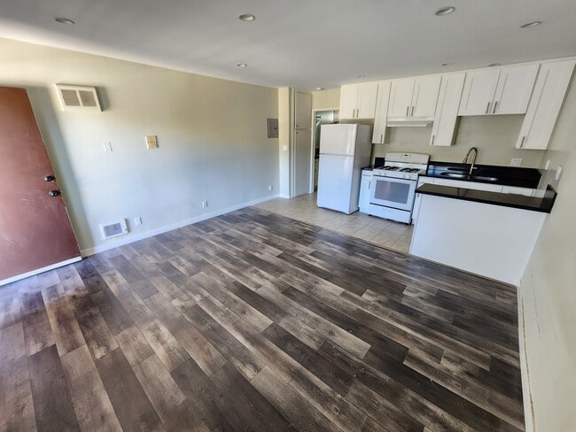 Photo - 14603 Delano St Unit DELANO