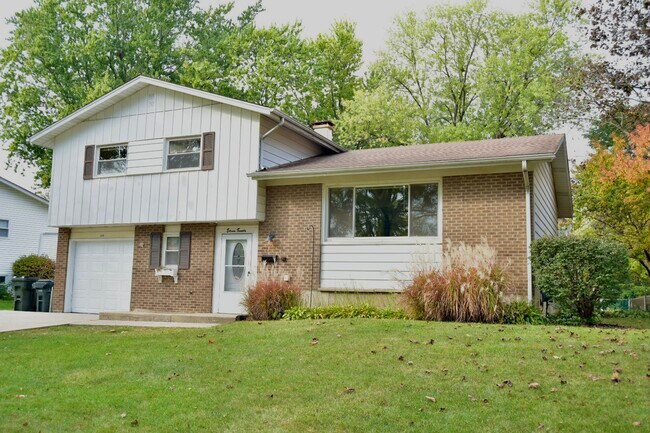 Photo - 1120 E Kitson Dr House