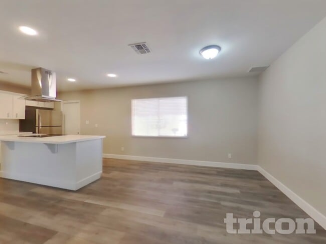 Photo - 14028 N 33rd Dr