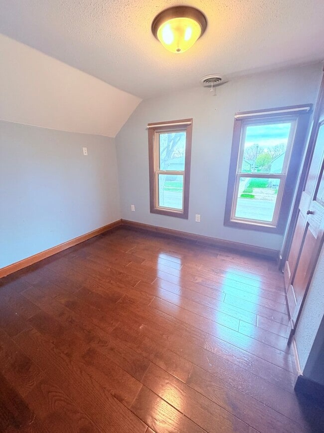 Photo - 209 N State St
