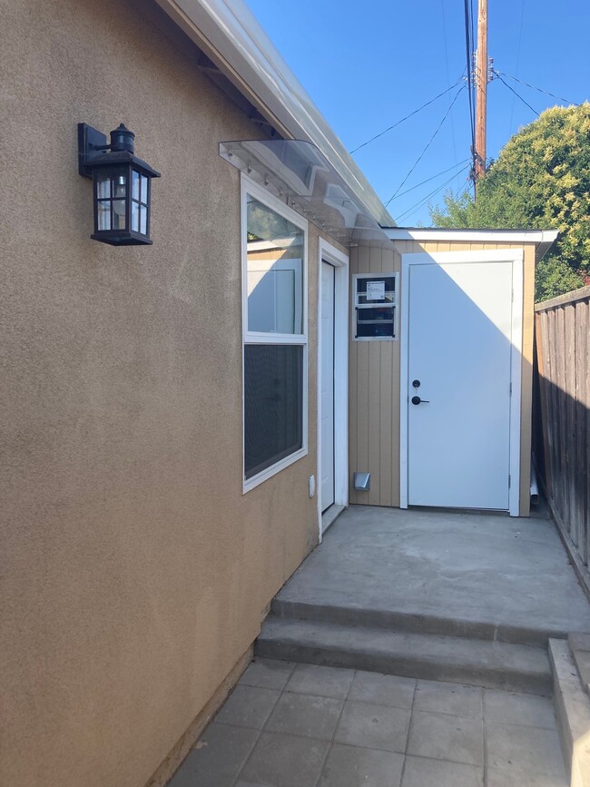 Building Photo - 1832 Eisenhower Dr