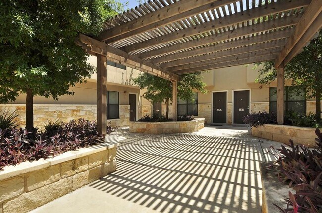 Photo - 711 W 32nd St Unidad 108