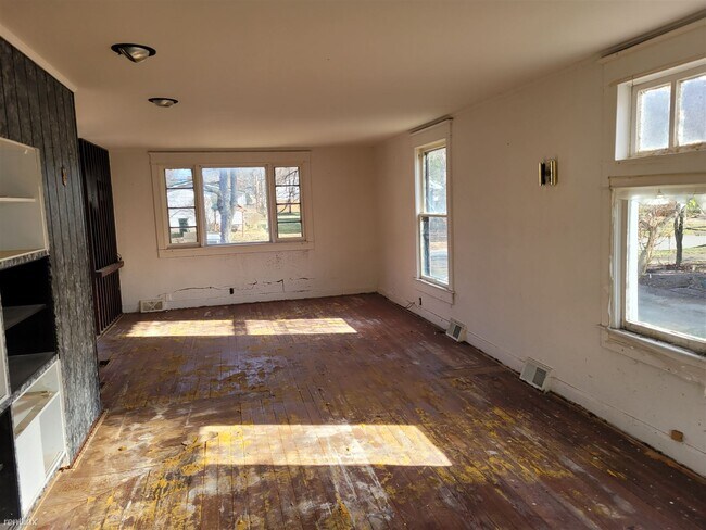 Photo - 3 br, 1.5 bath House - 332 North French St...